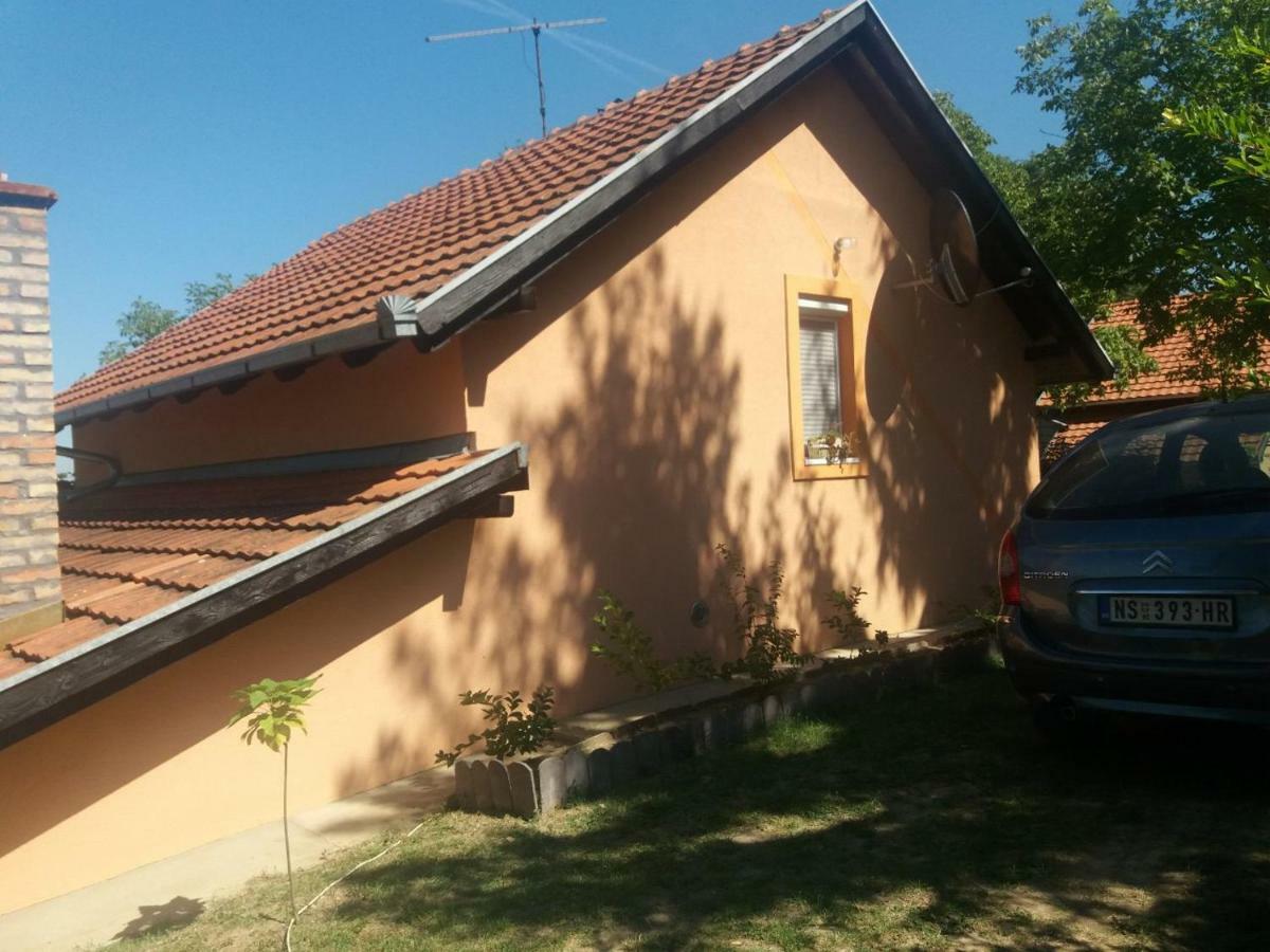 Guest House Jevtovic Sremski Karlovci Exteriör bild